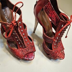 Boutique 9 Red Textured Heels 👠